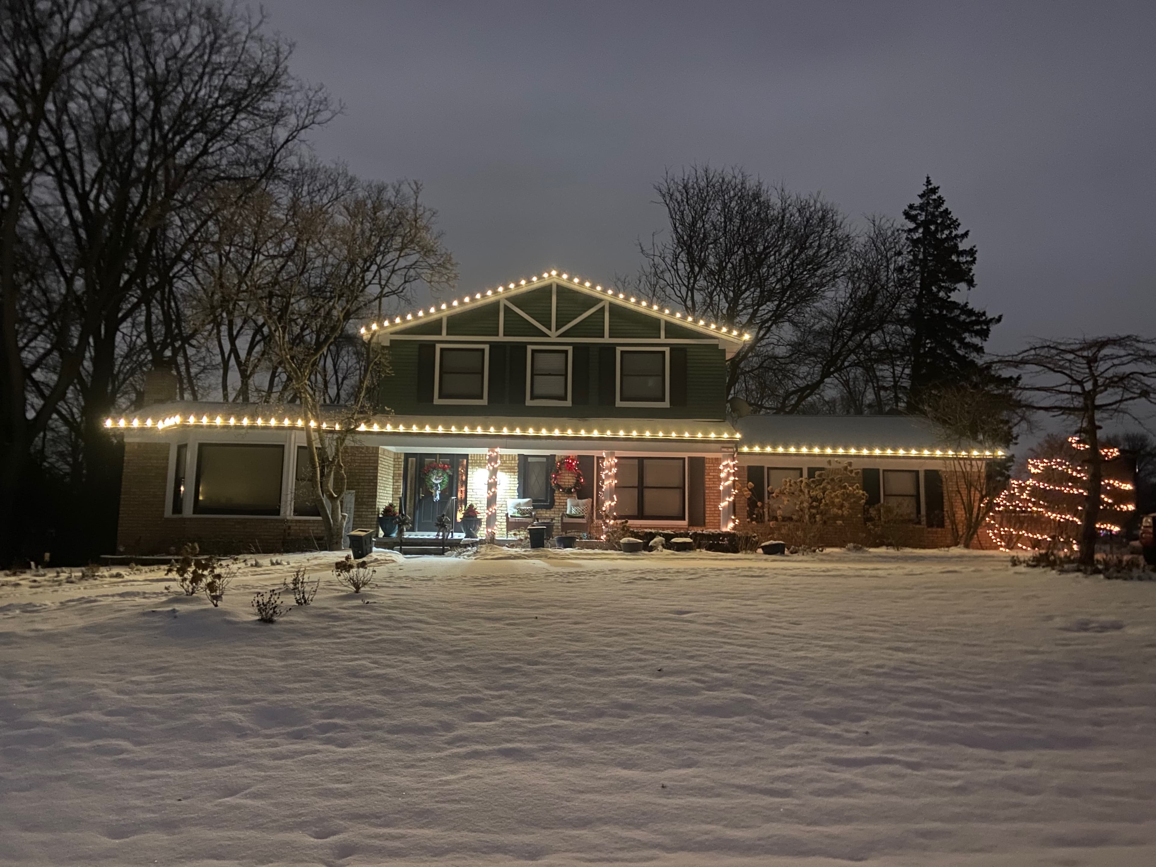 Safety Tips for Outdoor Holiday Light Installations
